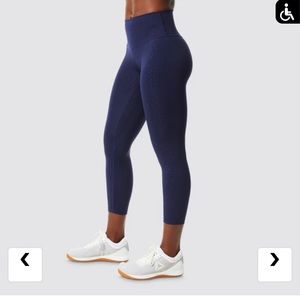 Fierce leggings,like new condition,very comfy, no see through, pretty print.